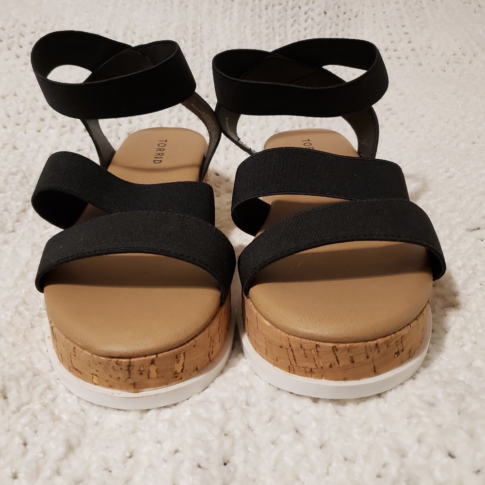 NWOT Black Torrid Platform Sandals